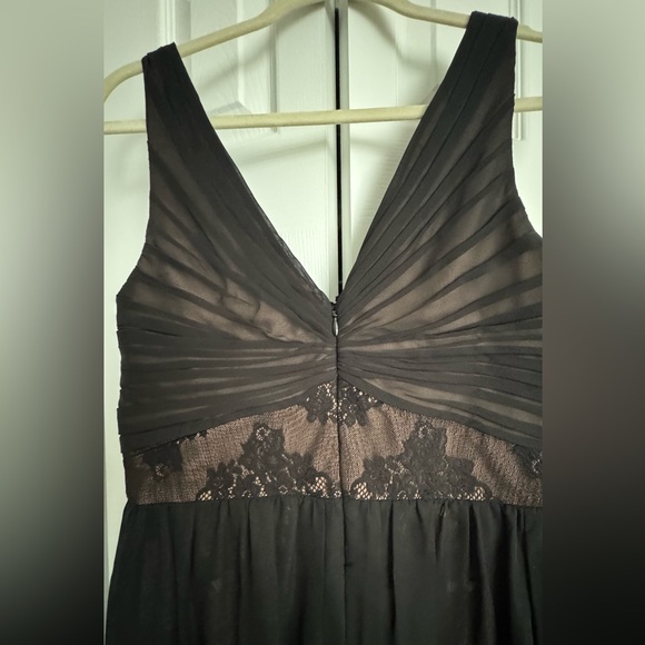 Gorgeous night gown - like new - elegant - size 8 - Picture 2 of 8